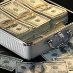 ڈالر نے روپے کی درگت بنادی، تاریخ کی نئی بلند ترین سطح پر پہنچ گیا