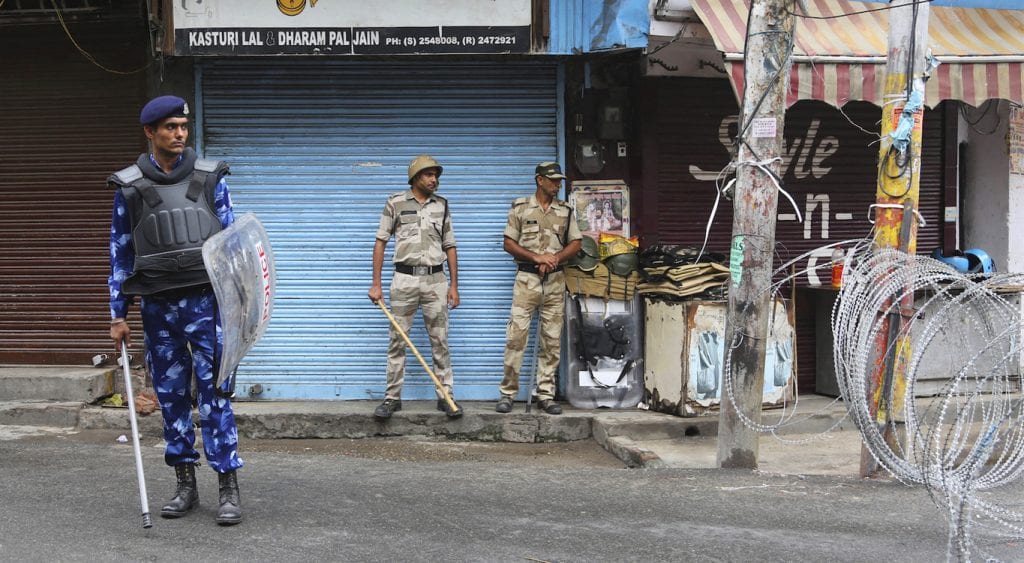مقبوضہ کشمیر میں اتوار کو بھی مسلسل 77ویں روز بھی فوجی محاصرہ جاری رہا