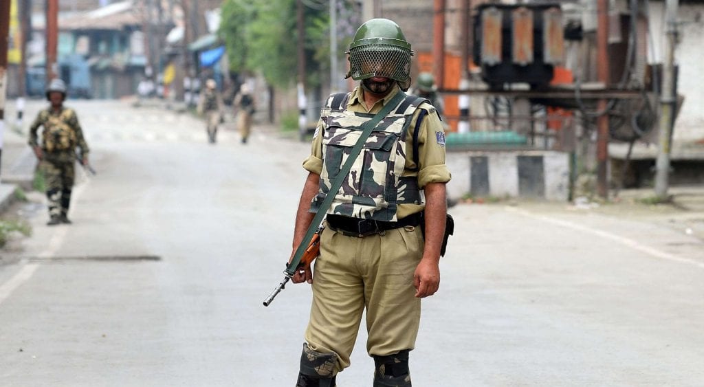 مقبوضہ جموں و کشمیر میں بھارتی فوج کا نام نہاد آپریشن، 6 کشمیری نوجوان شہید