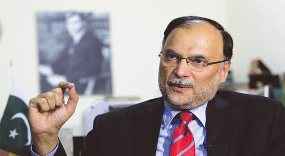 شکر گڑھ:پاکستان مسلم لیگ (ن) کے جنرل سیکریٹری احسن اقبال نے کہا ہے کہ اپوزیشن متفق ہے 2020 انتخابات کا سال ہونا چاہیے،شہباز شریف سے لے کر گوادر سے گلگت تک مسلم لیگ (ن) متحد ہے اور کارکن چٹان کی طرح اپنے نظریے پر ڈٹے ہوئے ہیں۔