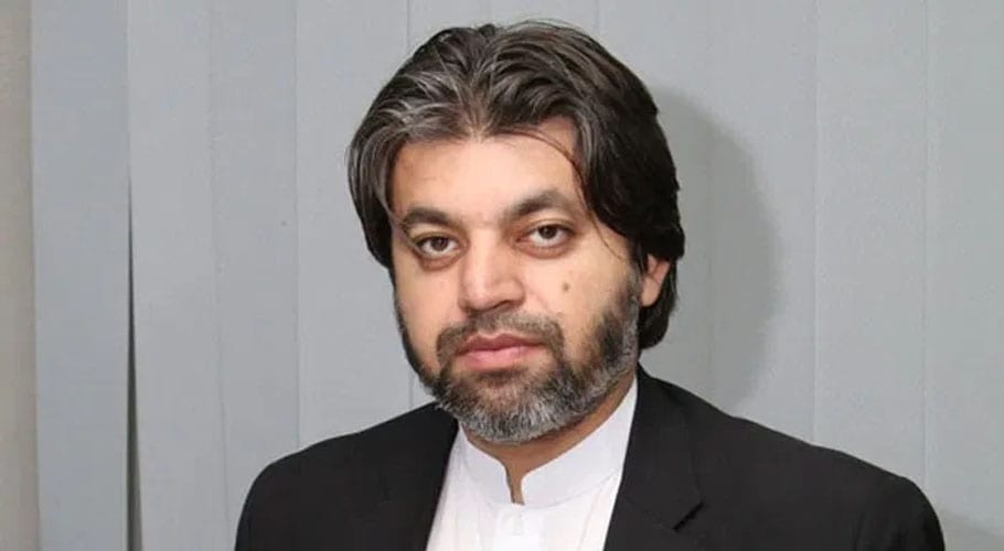 عبایالازمی قراردیےجانےکےحکم نامےکی منسوخی پروزیرمملکت کاردعمل