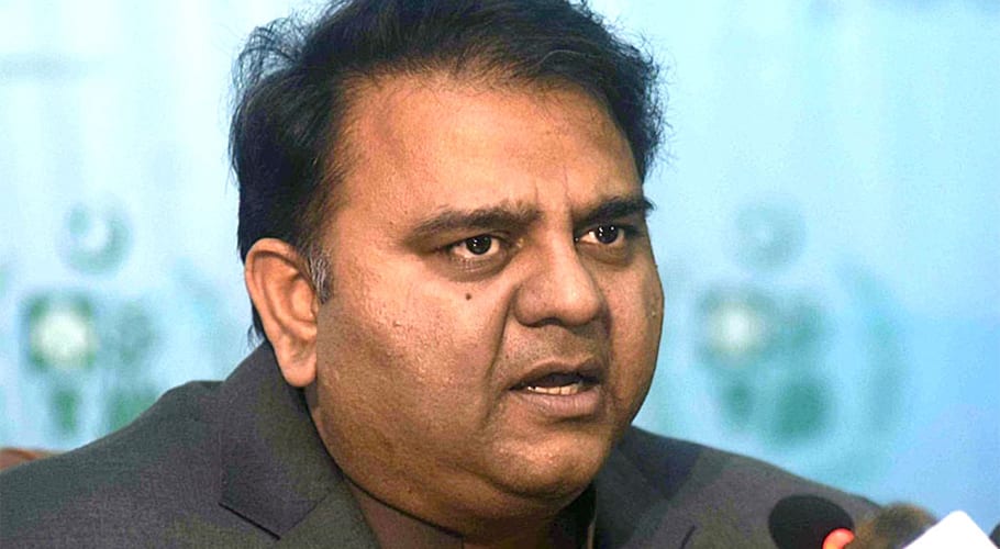 فضل الرحمان مدارس کے بچوں کو قربانی کا بکرا بنا رہے ہیں۔فواد چوہدری کا الزام