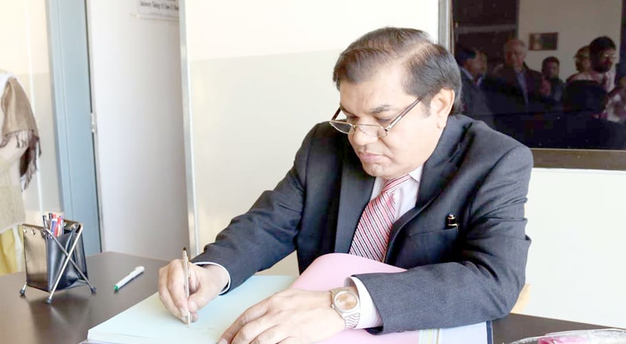پٹرولیم مصنوعات پر عائد ٹیکس کم کیا جائے تاکہ مہنگائی کم ہو،میاں زاہدحسین