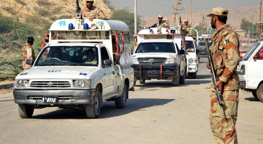 رینجرز نے شہر قائد میں 20 افراد کو زخمی کرنے والے پاگل کتے کو ختم کردیا