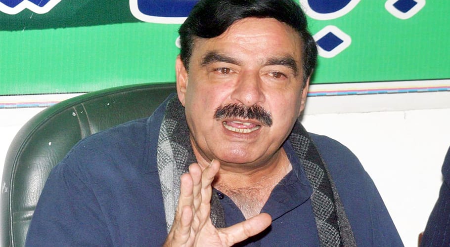 وزیر ریلوے شیخ رشید نے ٹرین آتشزدگی کی ذمہ داری مسافروں پر ڈال دی