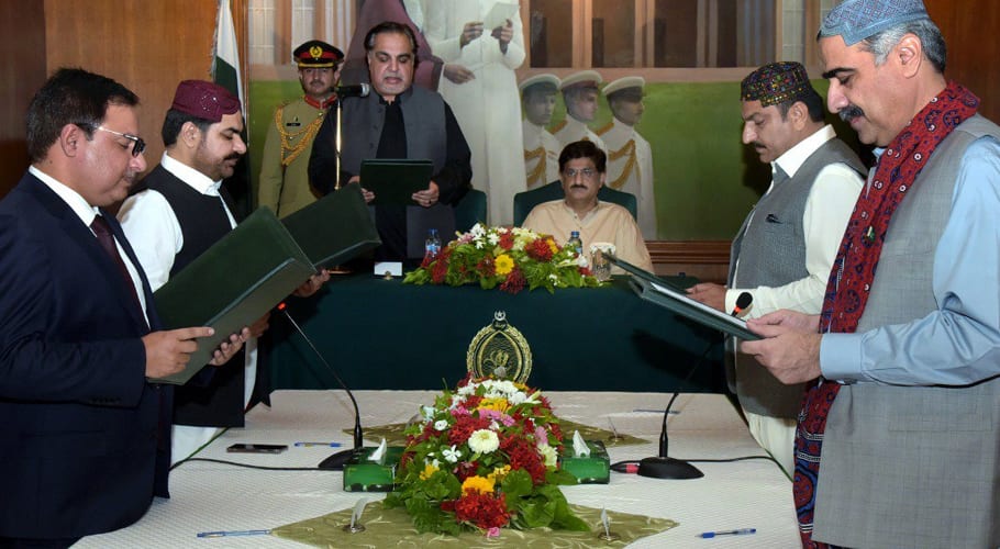 عوامی و سیاسی حلقوں کی تنقید پر سندھ حکومت کا وزرا کے قلمدانوں میں تبدیلی کا فیصلہ