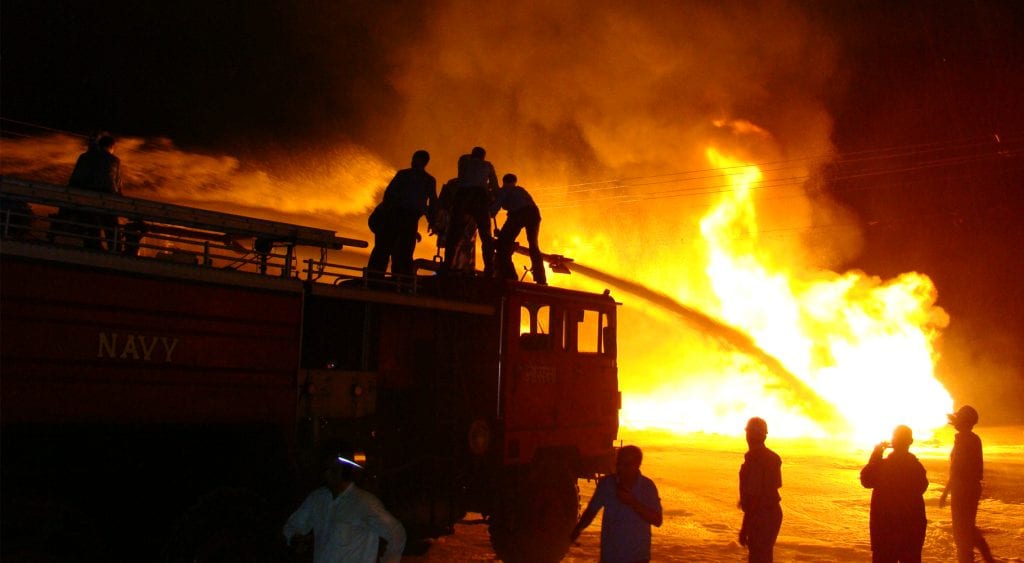 شہرِ قائد کے 2 علاقوں میں آگ لگنے کے واقعات، متاثرین کو مالی نقصان کا سامنا