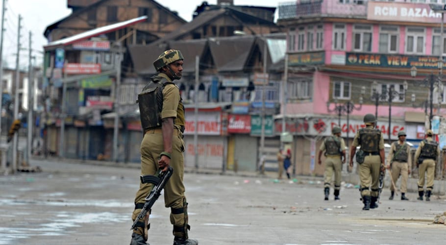 مقبوضہ کشمیر میں جاری بھارتی کرفیو کا 106واں روز، نظامِ زندگی بدستور مفلوج