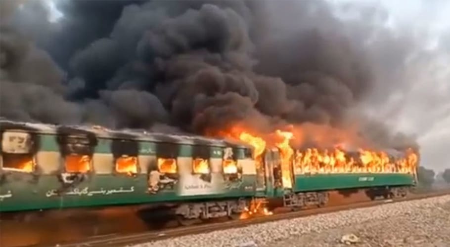 تیزگام آتشزدگی: جاں بحق ہونے والے 74 افراد میں سے 17 کی شناخت ہو گئی