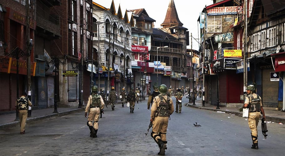 مقبوضہ جموں و کشمیر میں کرفیو 137ویں روز میں داخل، سردی اور برفباری جاری