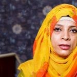 سر پر دھنک رنگوں کا اسکارف لگائے ایچ آئی وی پازیٹو دُلہن، ایک روشن مثال