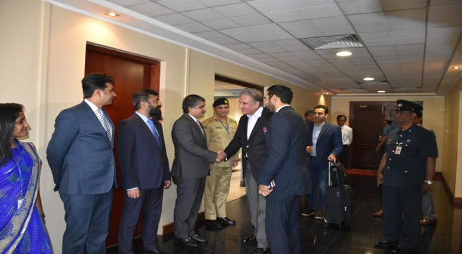 وزیر خارجہ شاہ محمود قریشی 2 روزہ سرکاری دورے پر سری لنکا پہنچ گئے