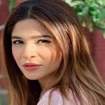 Actress Ayesha Omar pays tribute to Covid-19 front line workers