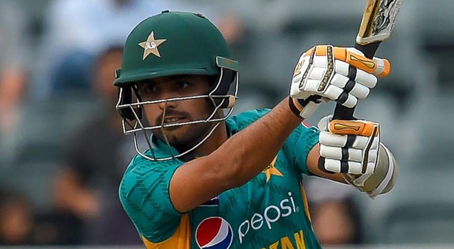Babar Azam gives pep talk to women's team