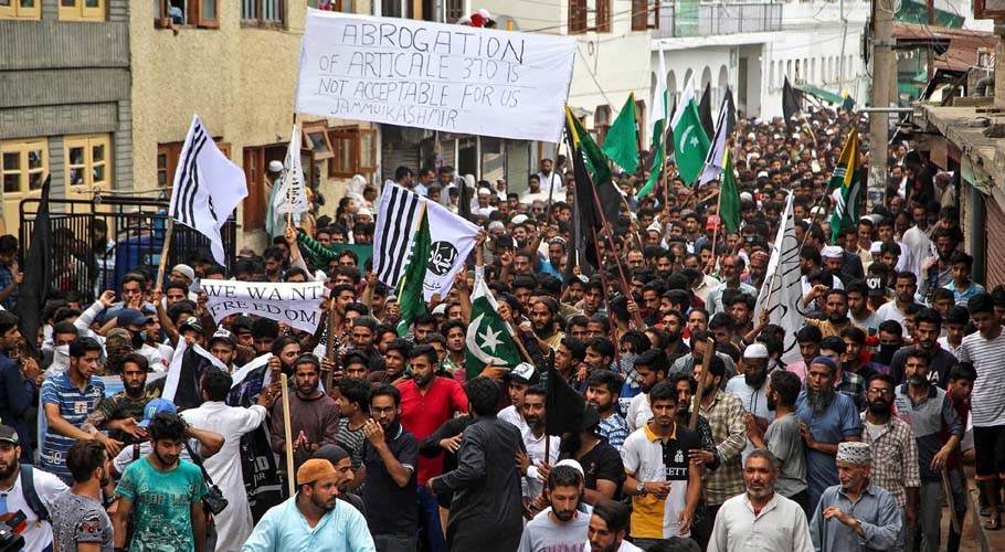 مظلوم کشمیری آج بھارت کے یومِ جمہوریہ کے موقعے پر یومِ سیاہ منا رہے ہیں
