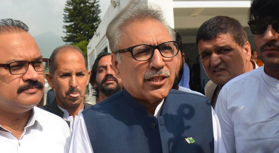 صدرِ عارف علوی یتیم خانے میں بچوں کے ساتھ وقت گزاری کے لیے لاہور پہنچ گئے