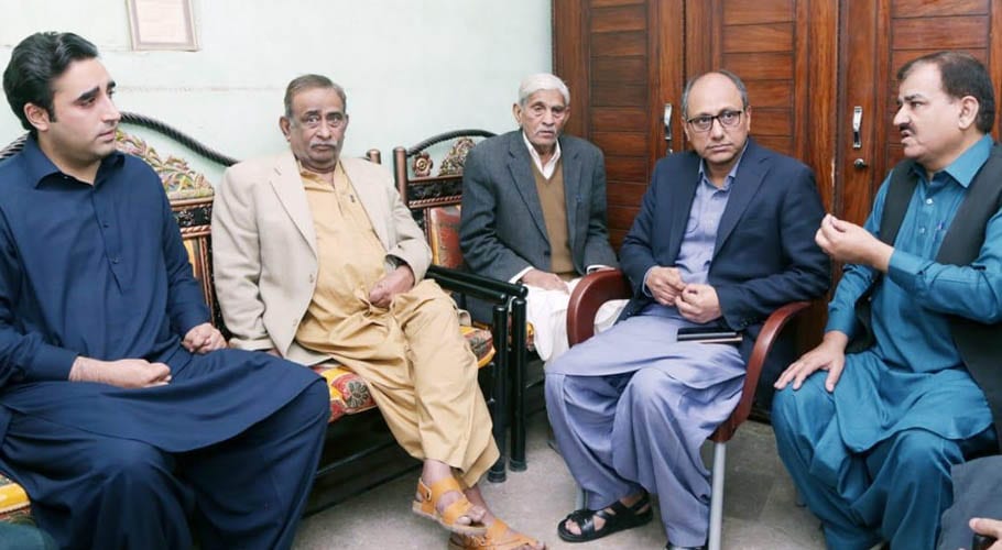 بلاول بھٹو زرداری کی پارٹی رہنما کی عیادت کیلئے کراچی آمد، کارکنان خوش