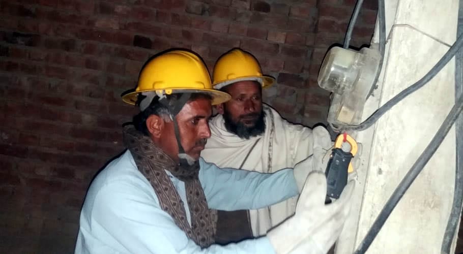 ملتان میں میپکو ٹیموں کی کارروائی: 1520 بجلی چور گرفتار کر لیے گئے
