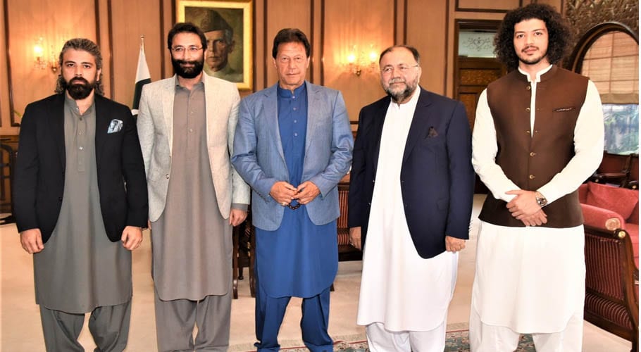 پاکستان میں معاشی استحکام لانے کے لیے اقدامات کر رہے ہیں۔وزیر اعظم عمران خان