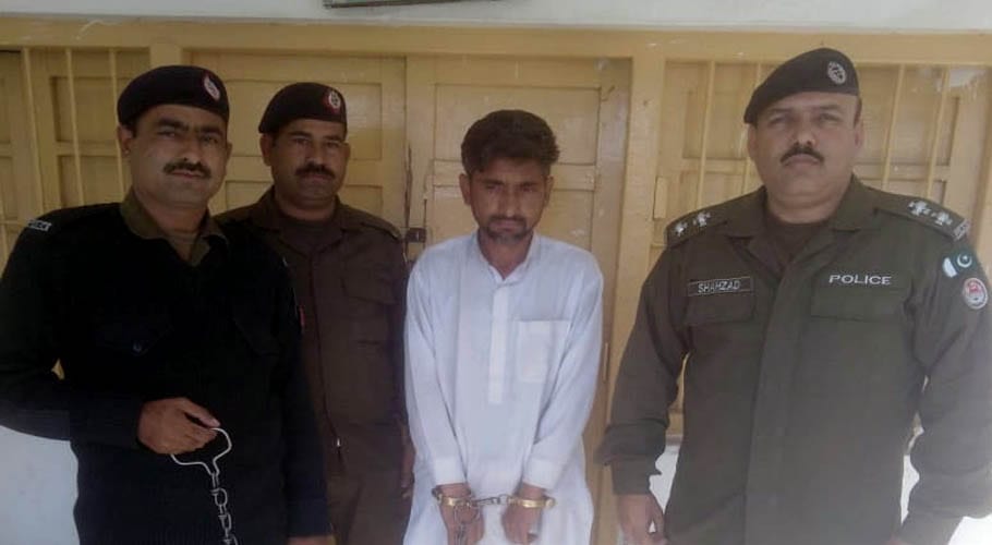 پولیس نے گاڑی لے جانے والے ملزم کو گرفتار کر لیا: اسلحے کی بڑی کھیپ برآمد