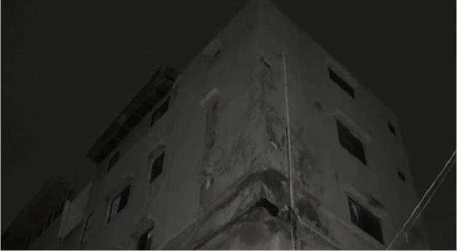 میئر کراچی کی ہدایت پر کراچی میں 4 منزلہ عمارت مکینوں سے خالی کرا لی گئی