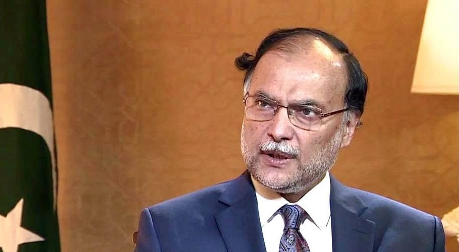 کورونا وائرس: وزیرِ اعظم جنگی تقاضوں سے لاعلم ہیں۔احسن اقبال