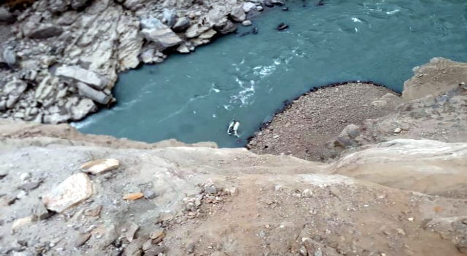 گلگت میں مسافر بس کے دریائے سندھ میں گرنے کے باعث 20 افراد جاں بحق