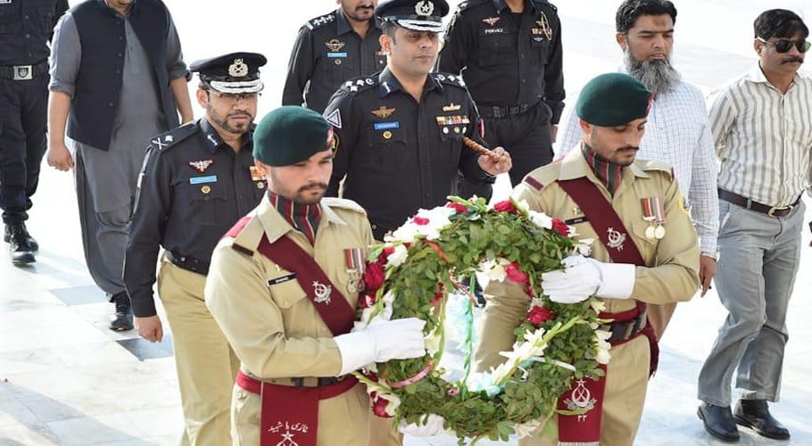 Dr Kaleem Imam visits Mazar e Quaid