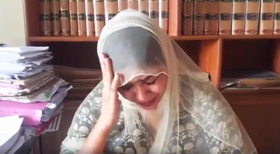 Girl threatens suicide in front of high court