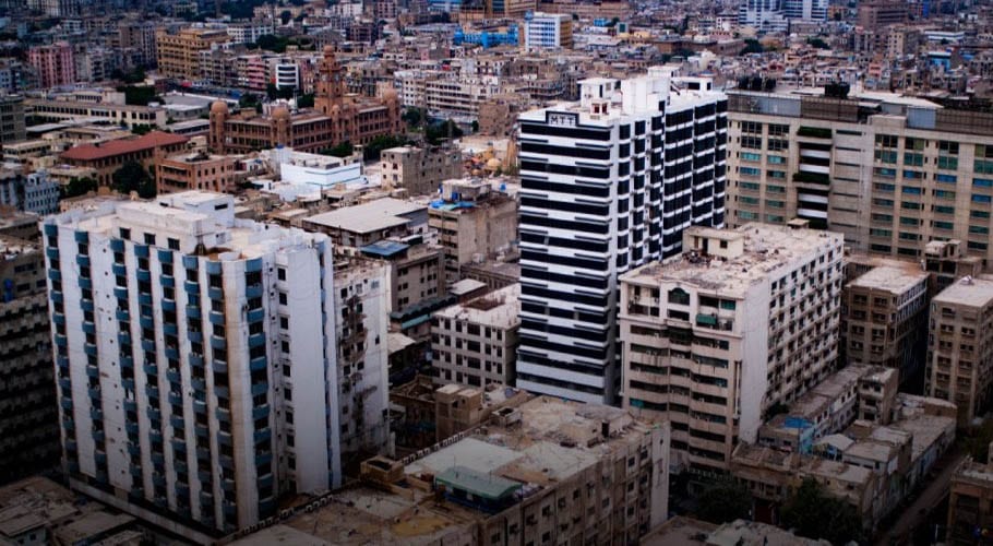سندھ حکومت نے بلڈنگ کنٹرول اتھارٹی میں بدعنوانی پر 28 افسران معطل کردئیے