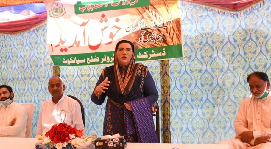 وزیرِ اعظم عمران خان کورونا وائرس سے جنگ کر رہے ہیں۔فردوس عاشق اعوان