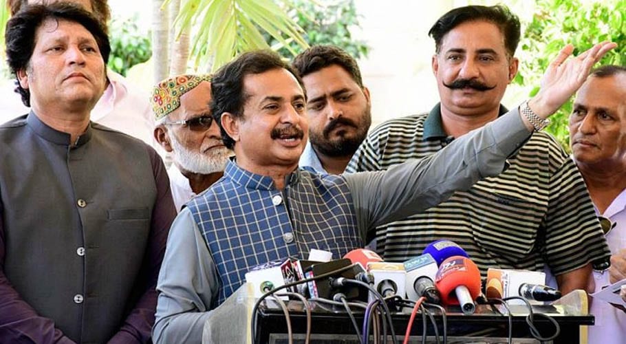 تحریکِ انصاف کی سڑک پر ٹرک کھڑا کرکے امدادی سامان تقسیم کرنے کی مخالفت