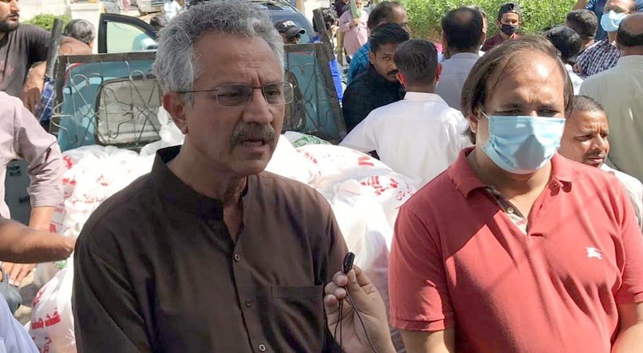 Wasim Akhtar talking to media in Karachi