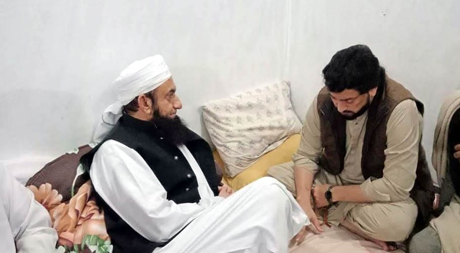 قوم مولانا طارق جمیل کی خدمات اور قربانیوں کا اعتراف کرتی ہے۔شہریار آفریدی