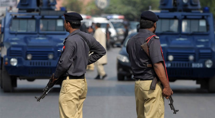 کراچی میں فلاحی تنظیموں کے جھگڑے میں پولیس کی فائرنگ، خاتون جاں بحق ہو گئی
