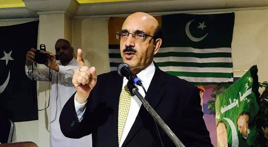 کورونا کشمیریوں کو شہداء سے وابستگی سے نہیں روک سکا۔مسعود خان