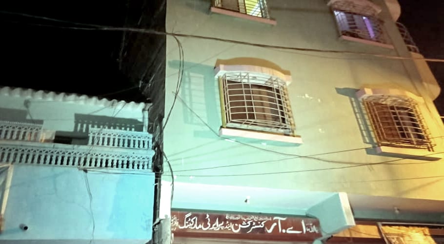 ایس بی سی اے کا کارنامہ‘ گلبہار میں ایک اور 6منزلہ جھکنے لگی