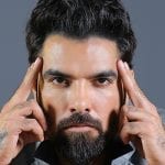 غریبوں کو امداد دیتے وقت سیلفی لینے والے فنکاروں پر یاسر حسین کی تنقید