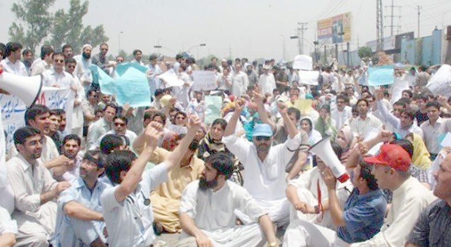 Quetta: YDA again stage protest as promised coronavirus medical gear not provided