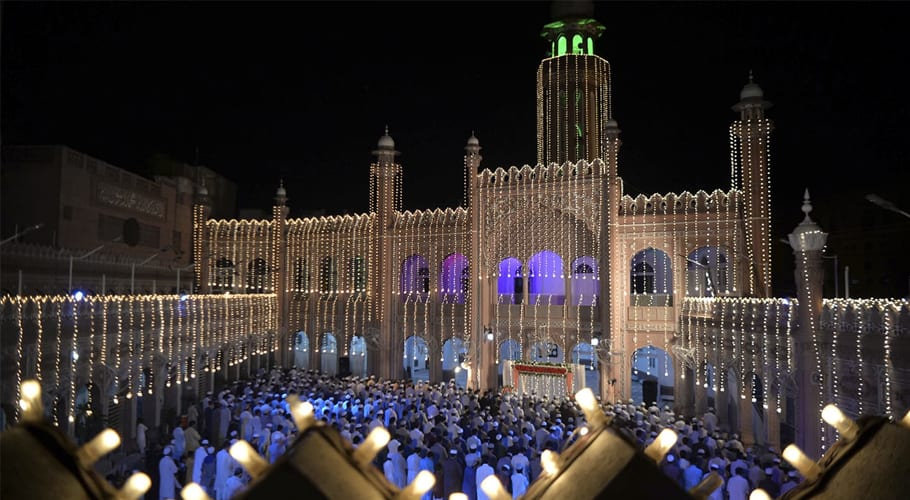 مغفرت کی رات، لیلۃ القدر عقیدت و احترام سے منائی جارہی ہے