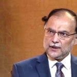طیارہ حادثے کے بعد لواحقین شہداء کی میتوں کیلئے دربدر، احسن اقبال پھٹ پڑے