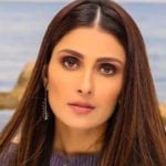 اداکارہ عائزہ خان کی مداحوں کو اپنا نیا ڈرامہ ”تھوڑا سا حق“ دیکھنے کی دعوت