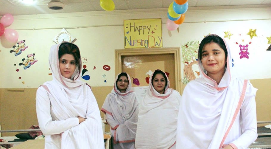 دُنیا بھر میں طبی خدمات انجام دینے والی نرسوں کا عالمی دن آج منایا جارہا ہے