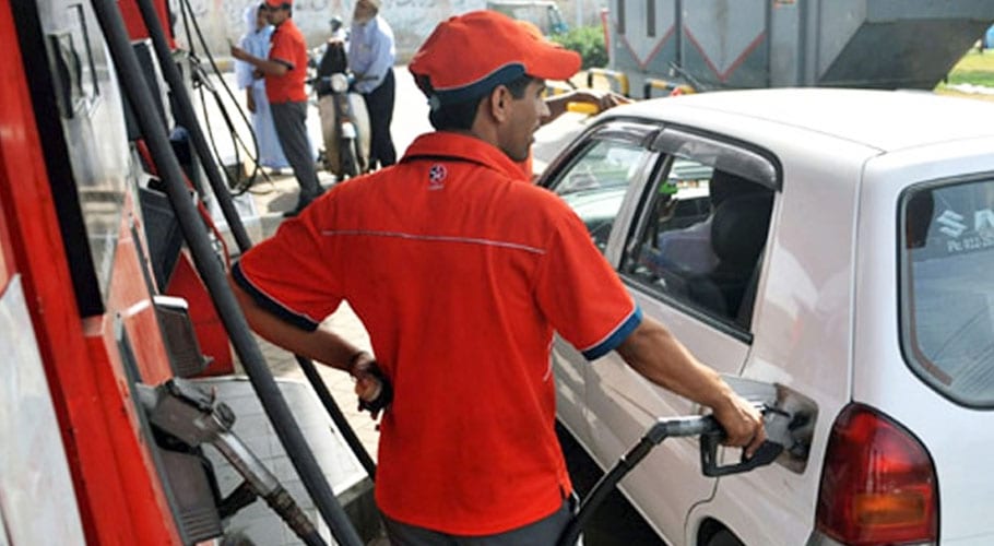 حکومت کا آئندہ ماہ کیلئے پیٹرولیم مصنوعات کی قیمتیں نہ بڑھانے کا فیصلہ