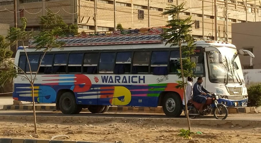 وڑائچ کوچ نے کراچی سے پنجاب بس سروس شروع کردی، 4 گنا زیادہ کرائے وصول