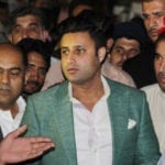 ن لیگ کے صدر شہباز شریف مطلوب ہیں۔زلفی بخاری نے سوشل میڈیا پر اشتہار لگا دیا