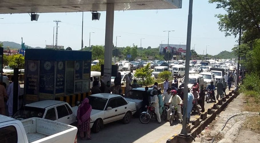 punjab Police looting tourists in Murree