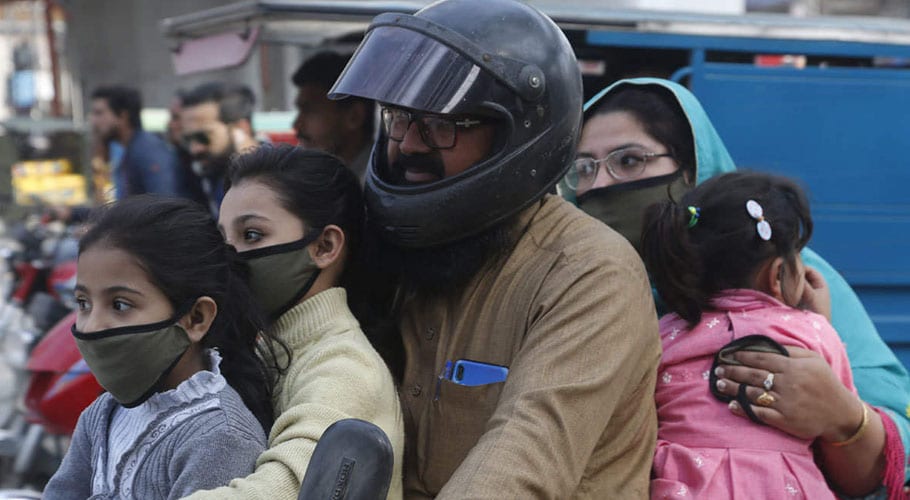 پاکستان میں کورونا وائرس سے 2 لاکھ 2 ہزار955 افراد متاثر، 4 ہزار سے زائد جاں بحق