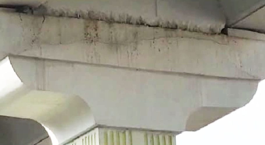 گرین لائن بس منصوبہ، پل میں افتتاح سے قبل ہی دراڑ پڑ گئی