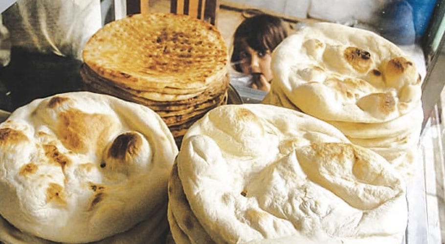 مہنگائی کے ستائے عوام پر ایک اور وار، نان 15روپے کاکردیا گیا
